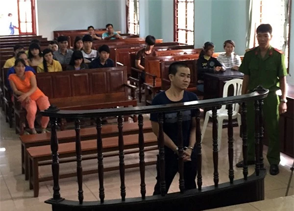 Bị báo Lê Thanh Phong tại phiên toà. Ảnh: CAND.