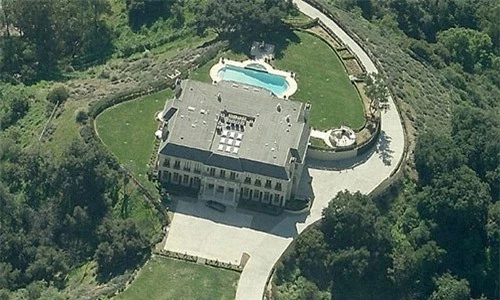 Biệt thự ở Beverly Hills mà Hoàng tử Majed Abdulaziz Al-Saud thuê. Ảnh: Bing.