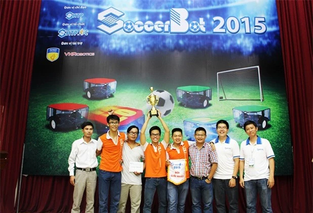 Đại học Việt – Đức giành giải nhất cuộc thi lập trình Robot đá bóng – SOCCERBOT 2015