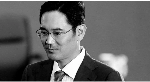 Cậu ấm 47 tuổi Lee Jae Yong gồng mình cứu con tàu chìm Samsung