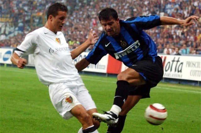 Hình ảnh trong trận đấu giữa Milan và Basel trong khuôn khổ UEFA Champions League cách đây 10 năm.