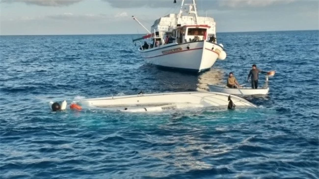 Một vụ lật thuyền chở người di cư khác trong vùng biển Hy Lạp.