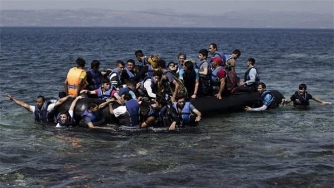 211 người di cư trên chiếc thuyền bị chìm được giải cứu.