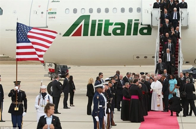 Toàn cảnh buổi đón Giáo hoàng Francis tại sân bay ở ngoại ô thủ đô Washington. Tổng thống Obama sẽ tiếp đón chính thức Giáo hoàng tại Nhà Trắng vào ngày 23/9 (giờ địa phương). 