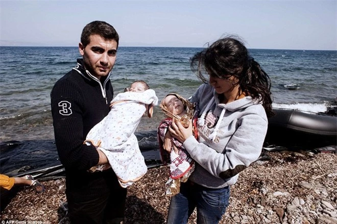 Hồi cuối tuần qua, 13 người tị nạn, bao gồm 6 trẻ em, thiệt mạng khi thuyền chở họ đến đảo Lesbos bất ngờ bị lật giữa biển.