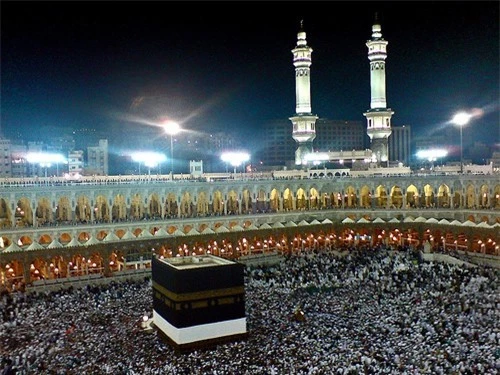 Mỗi năm có hàng triệu người Hồi giáo hành hương về Thánh địa Mecca.