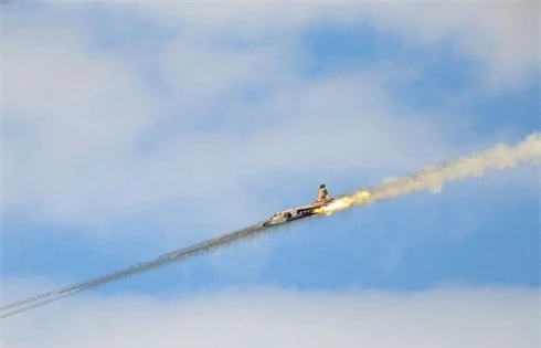 Máy bay chiến đấu Su-24 của Nga thực hiện đòn tấn công mặt đất.