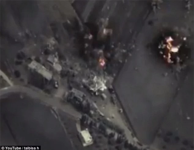 Bộ Quốc phòng Nga công bố hình ảnh cuộc không kích ở Syria ngày đầu tiên. 