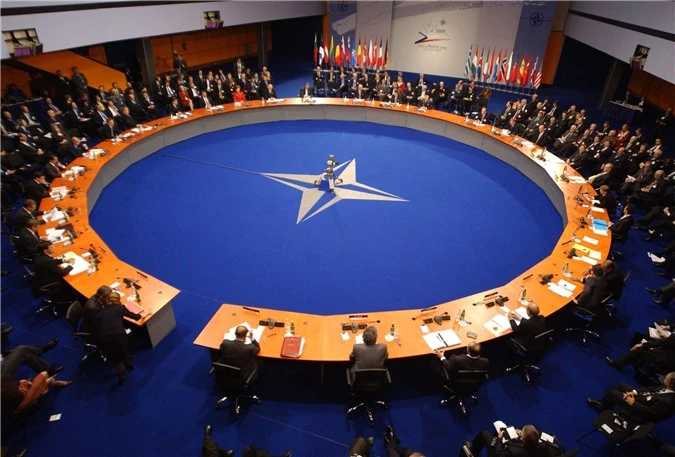 Các Bộ trưởng Quốc phòng NATO họp khẩn vì chiến dịch không kích của Nga