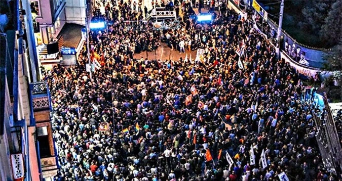 Đường phố thủ đô Ankara của Thổ Nhĩ Kỳ chật kín người biểu tình.