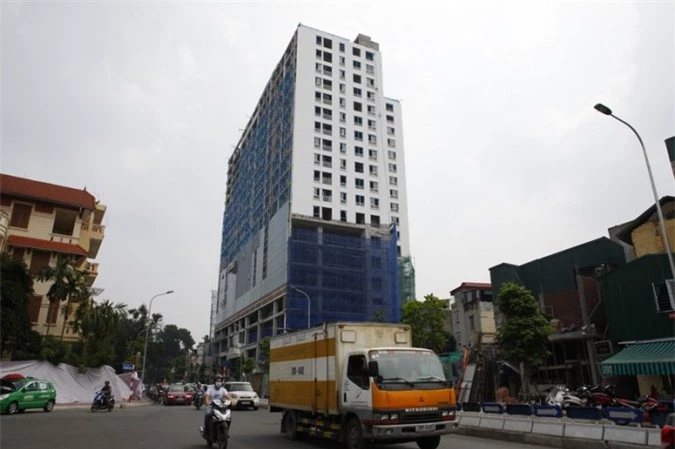 Tòa nhà 8B Lê Trực xây vượt 16m (tương đương 5 tầng) so với được cấp phép xây dựng.