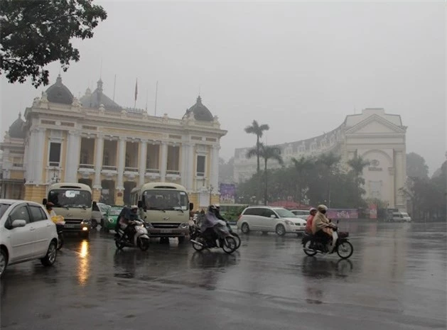 Dự báo thời tiết Hà Nội ngày 26/10: Ngày nắng, gió nhẹ, đêm có mưa vài nơi, sáng sớm có sương mù.