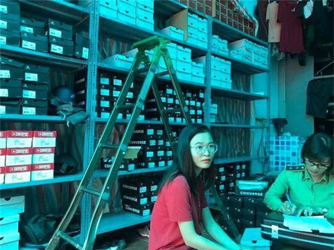 Hà Nội thu giữ 2.200 đôi giày nghi giả các nhãn hiệu nổi tiếng tại 4 cơ sở kinh doanh