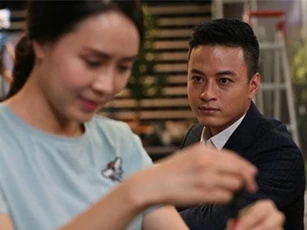 Hai người lặng lẽ sau thành công của Hồng Đăng - Hồng Diễm 'Hoa hồng trên ngực trái'