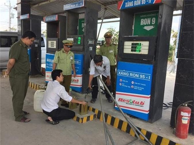 Phát hiện 2 doanh nghiệp có dấu hiệu gian lận về chất lượng xăng RON 95-III