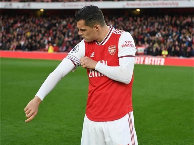 CHÍNH THỨC: Xhaka bị tước băng đội trưởng của Arsenal