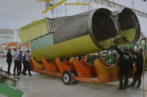 Cận cảnh khoang động cơ cực khủng của siêu oanh tạc cơ Tu-160M2