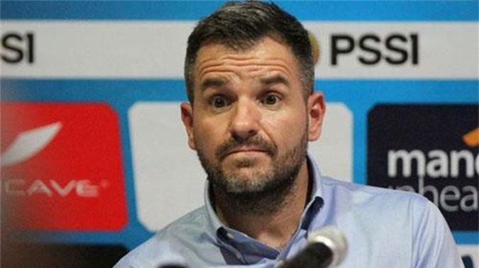 LĐBĐ Indonesia sa thải HLV Simon McMenemy