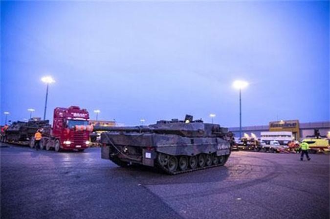 Nối tiếp M1A2 Sepv3 Abrams, Leopard 2A6NL áp sát biên giới Nga