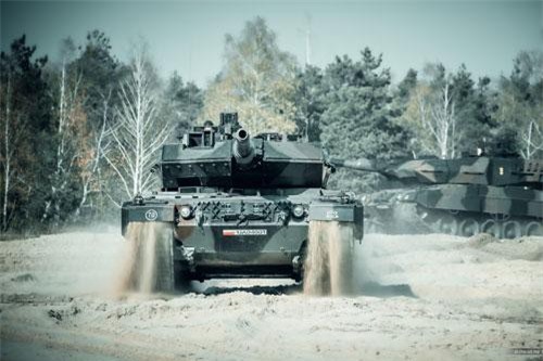 S&#x1EE9;c m&#x1EA1;nh &#x27;m&#x169;i t&#xEA;n th&#xE9;p&#x27; Leopard khi&#x1EBF;n &#x111;&#x1ED3;ng minh NATO c&#x169;ng n&#x1EC3; s&#x1EE3; Ba Lan