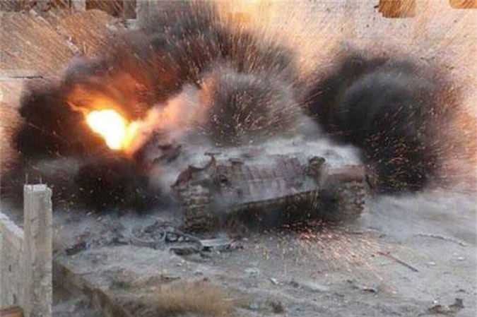 T-72 Syria 'sống sót' khi bị tên lửa đánh trúng