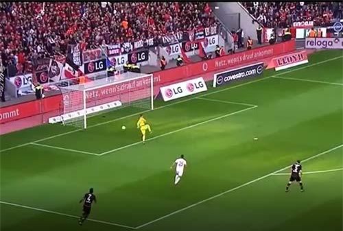 CLIP: Những pha 'đốt nhà' hài hước nhất của các thủ môn