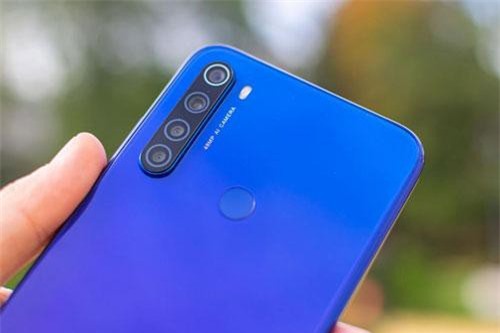 Xiaomi ra mắt smartphone 4 camera sau, chống nước, pin 4.000 mAh, giá gần 5 triệu