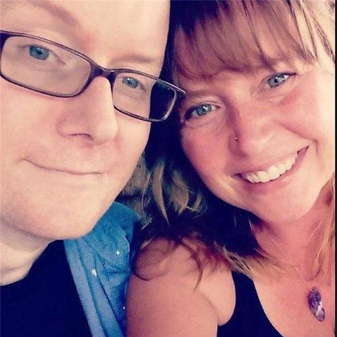 Chồng hấp hối, bất ngờ tỉnh dậy nhờ... nụ hôn của vợ