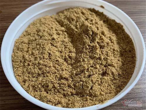 Chuyện lạ: Cám gạo cho lợn giờ siêu đắt, đại gia ăn sáng thay phở