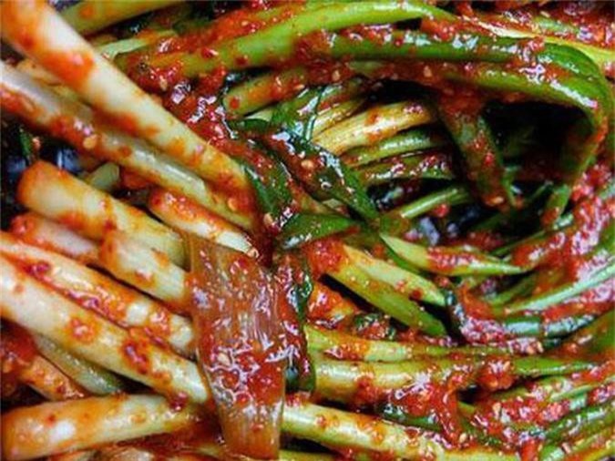 Clip: Bí quyết làm Kim chi hành chuẩn vị khiến ai cũng phải xuýt xoa