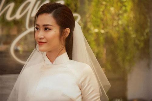 Diện áo dài giản dị, Đông Nhi đẹp xuất thần trong lễ rước dâu