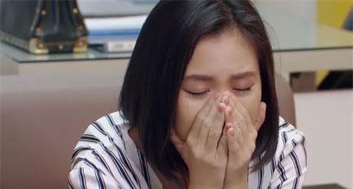 Hoa hồng trên ngực trái - Tập 28: San (Diệu Hương) ôm chặt mặt khóc khi dứt tình với chồng cũ