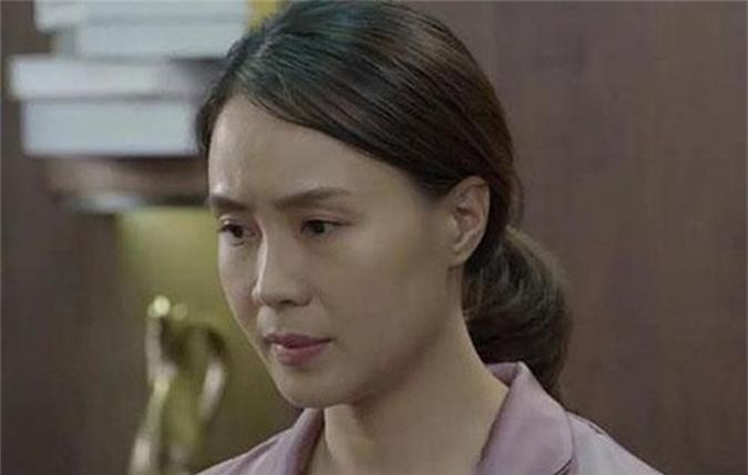 Logic vi diệu của 'Hoa Hồng Trên Ngực Trái': Phụ nữ cứ li dị là sẽ vớ được đại gia?