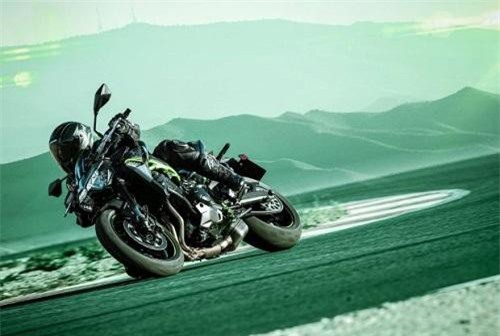 2020 Kawasaki Z900 mới thêm kiểm soát độ bám đường, màn hình LCD màu sắc