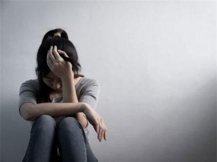 'Đừng chống lại cơn trầm cảm, bởi càng chống thì nó càng phản lại'