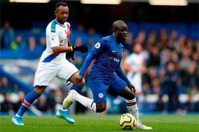 'Hạ gục' Palace, Chelsea vượt mặt Man City