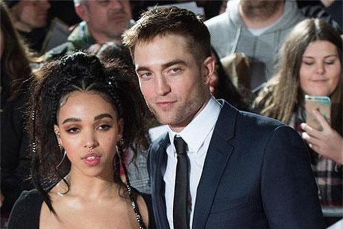 Hậu chia tay Robert Pattinson, ca sĩ người Anh phải đi tìm lại chính mình