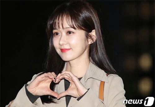 Jang Nara tuổi 40 vẫn khiến fan ghen tỵ với vẻ đẹp như búp bê