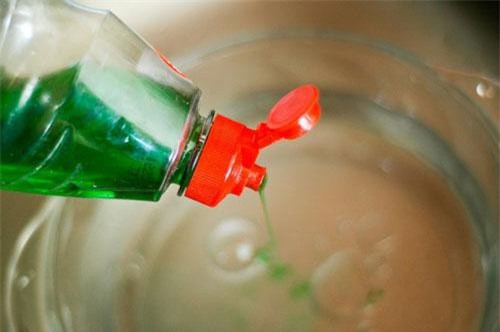 Sai lầm khi rửa bát 99% bà nội trợ Việt đều mắc