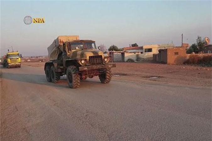 Trở lại Tal Tamr, quân đội Syria mang theo nhiều vũ khí hạng nặng