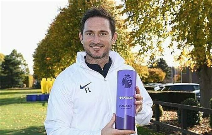 Vượt Klopp, Lampard có danh hiệu đầu tiên tại Ngoại hạng Anh