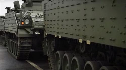 Anh triển khai thiết giáp hiện đại tới 'cửa ngõ nước Nga'