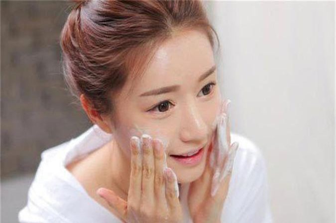 Bí quyết sạch mụn, se khít lỗ chân lông chỉ với cách làm sạch da mặt đơn giản này!