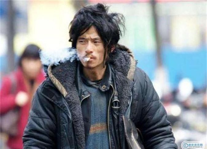 Cuộc sống khổ vẫn hoàn khổ của 'soái ca ăn mày' sau 9 năm nổi tiếng