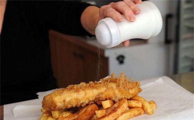 Đây là chất không thể thiếu khi nấu ăn nhưng nếu ăn nhiều có thể gây độc hại cho não, dẫn đến mất trí nhớ