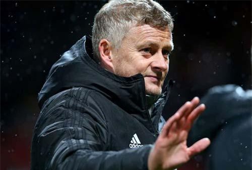 HLV Solskjaer khuyên cầu thủ MU tránh xa danh lợi để tập trung cho bóng đá