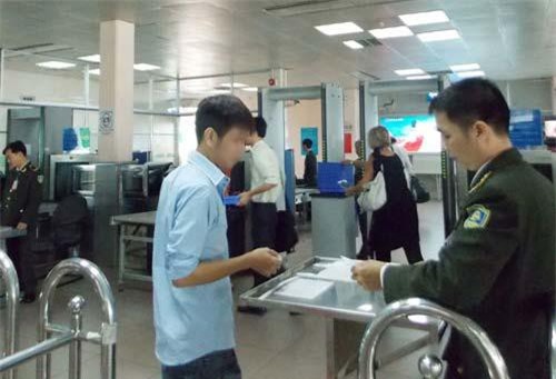 Tăng cường kiểm tra khách dùng giấy tờ giả đi máy bay