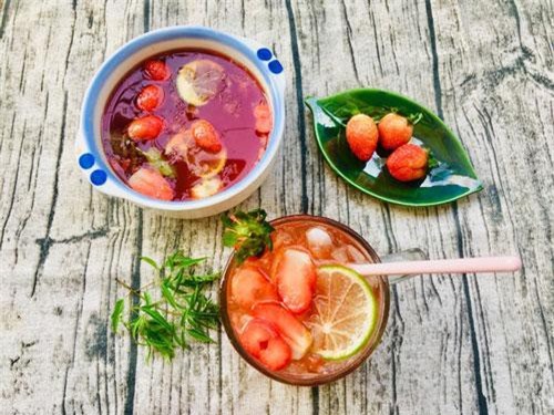 Tự tay làm trà dâu tây thanh lọc cơ thể, uống vào đẹp da mà ngon ngất ngây