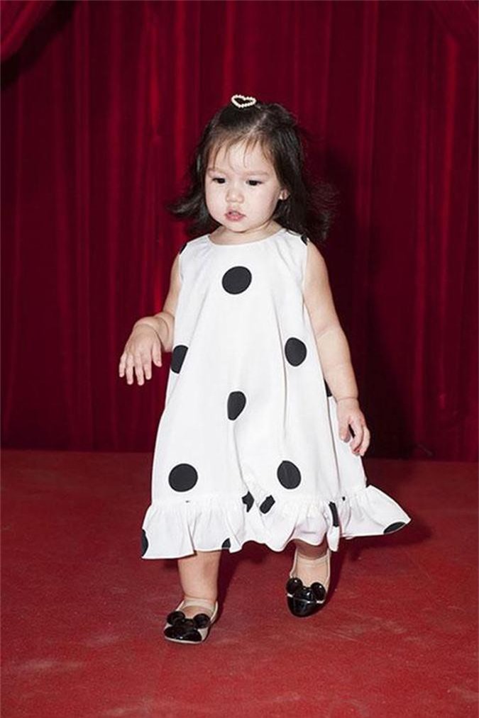 Con gái lai Tây của Hà Anh có chiều cao vượt trội khiến khán giả ngỡ ngàng