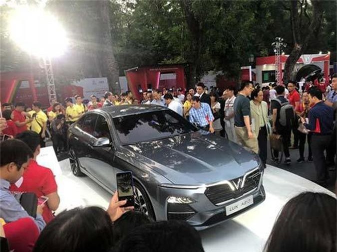 Giá tính lệ phí trước bạ xe VinFast cao hơn xe nhập khẩu